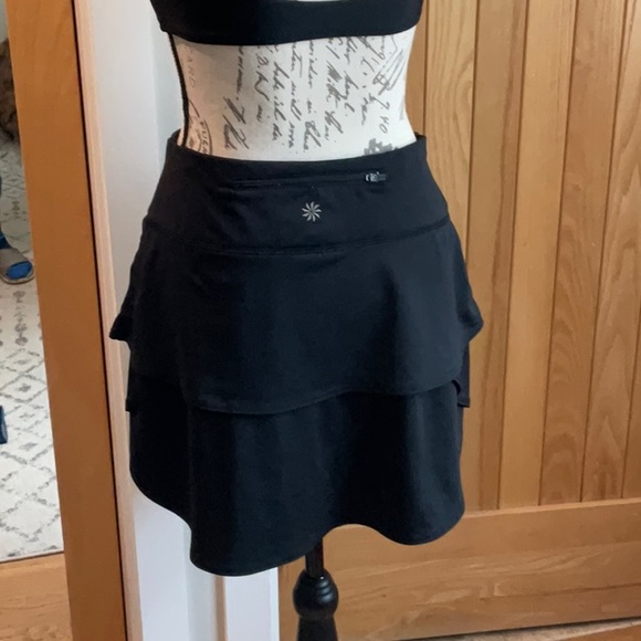 Women’s black Athleta skirt with short insert. New condition. Small - Picture 2 of 13